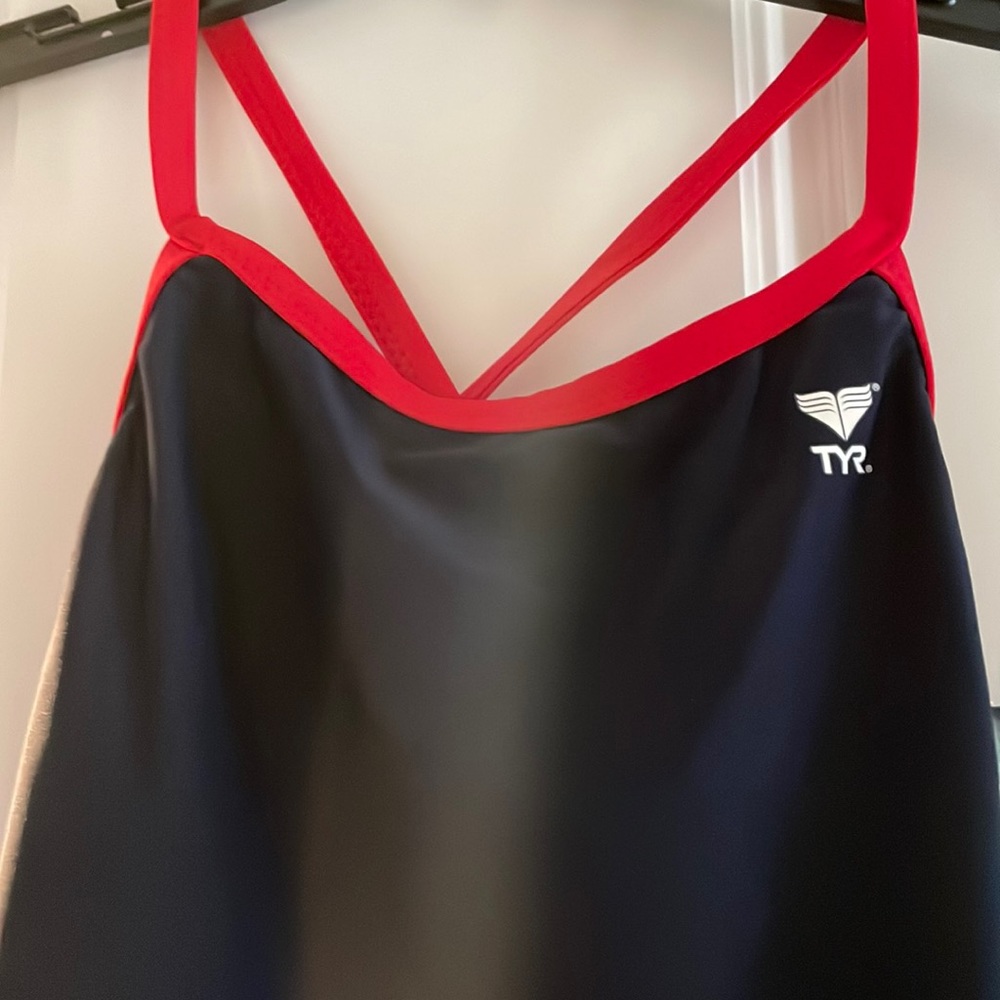 TYR woman’s Diamond fit reversible, keyhole back, moderate cut length one piece
